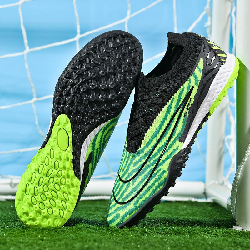 202520252025 New World Cup Messi Football Shoes Male Students Spike Grass Game Sports Shoes