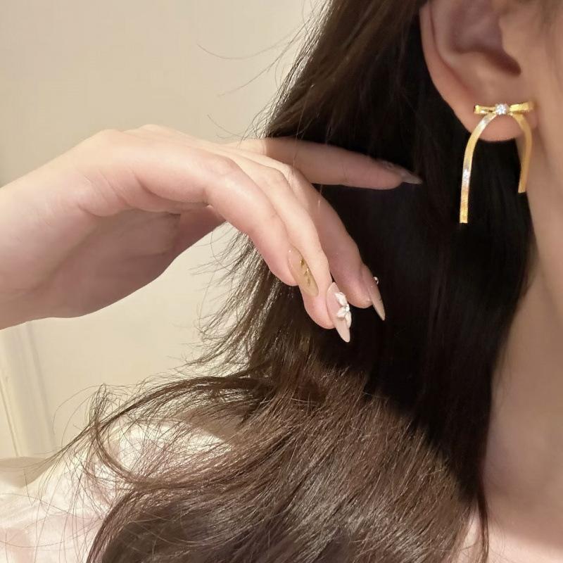Bow Snake Bone Chain Stud Earrings Small Fresh And Sweet Elegant Collarbone Chain Fashionable Versatile Blade Chain Set