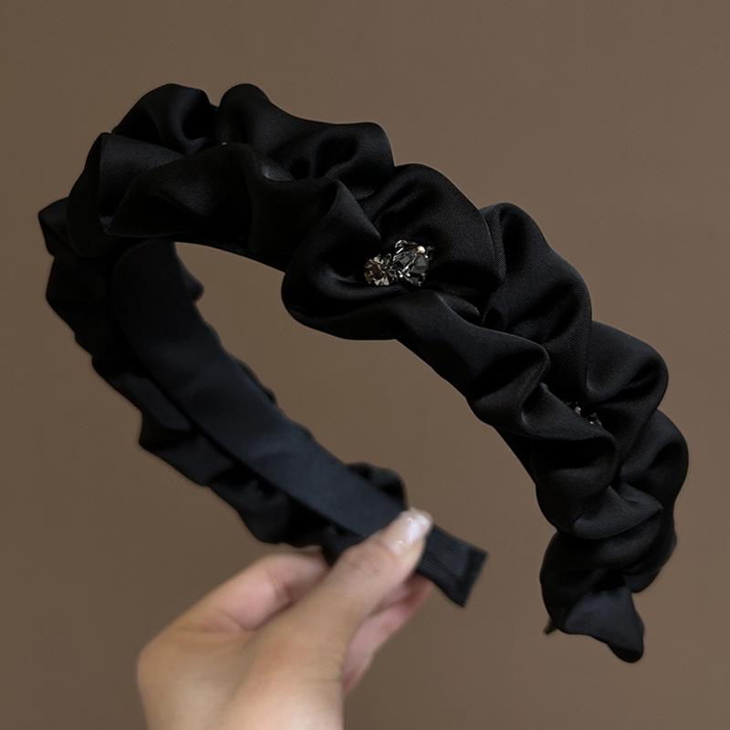 

Элегантная женская повязка на голову со стразами и плиссированным высоким верхом