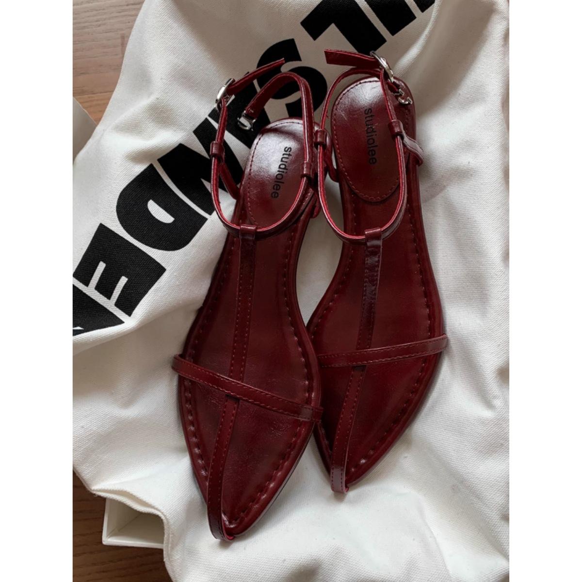 

Grape mother same sheepskin version pointed cross thin strap open toe buckle sandals women s leather small wedge heel Roman sandals 40