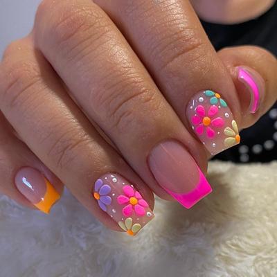 24 Stück Press On Nails Frühlingsmaniküre Einfache chinesische quadratische Form Pure Desire Bunte Blumen Kleine frische rosa transparente Maniküre Tragbarer Aufnäher