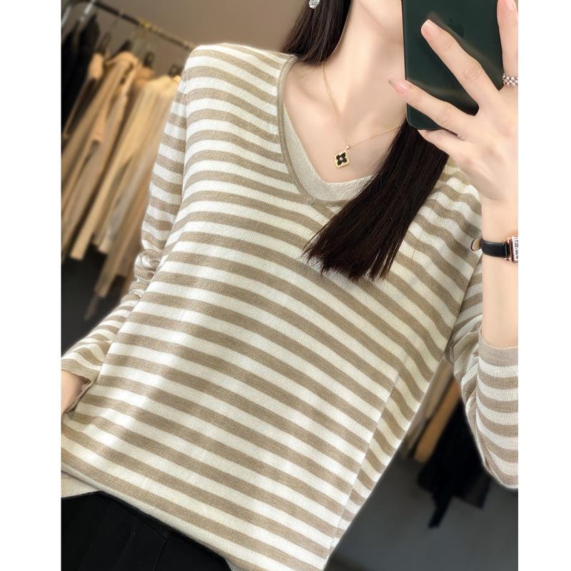 

Осень и зима новый темперамент V-образный вырез полосатый тонкий имитация вязаного свитера женский свободный свитер с имитацией двух частей женский топ S