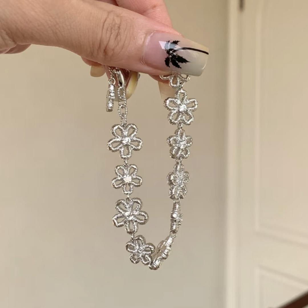 

“Lace wreath”French-style lace flower bracelet for women, vintage-inspired, light luxury, niche, high-end, trendy jewelry “Lace wreath”Bracelet