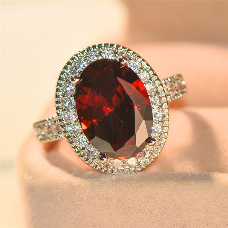 

Элегантное кольцо с красным корундом и цирконом - Популярный стиль для леди в европейской и американской моде Size 10