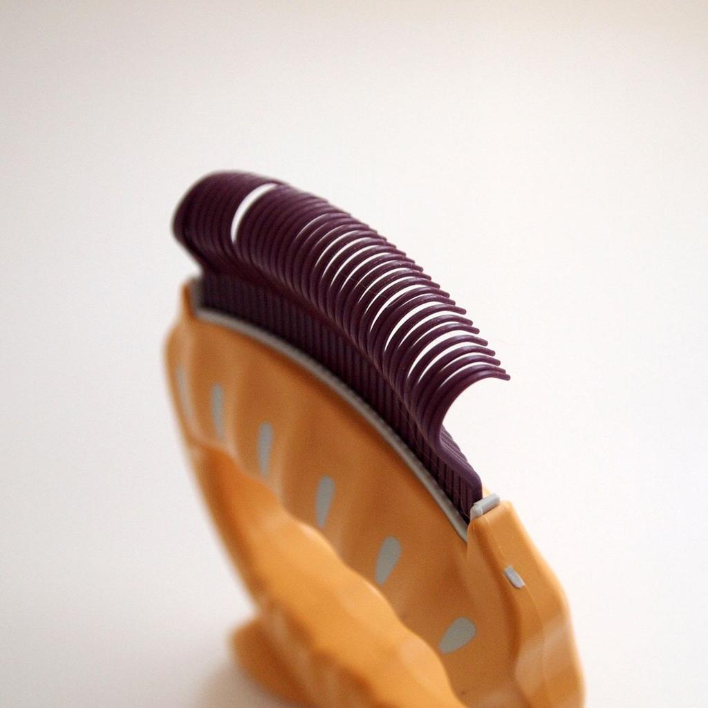 Soft E1 brush for cats Philocomb(R) short-haired