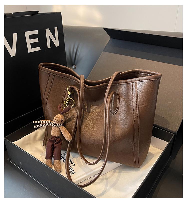 Autumn/Winter 2025 Large Capacity Retro Shoulder Tote Bag for Women