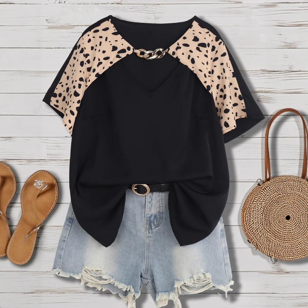 New Short-sleeved Top with An Irregular Neckline and A Loose, Oversized Design Featuring Leopard Print Patchwork.