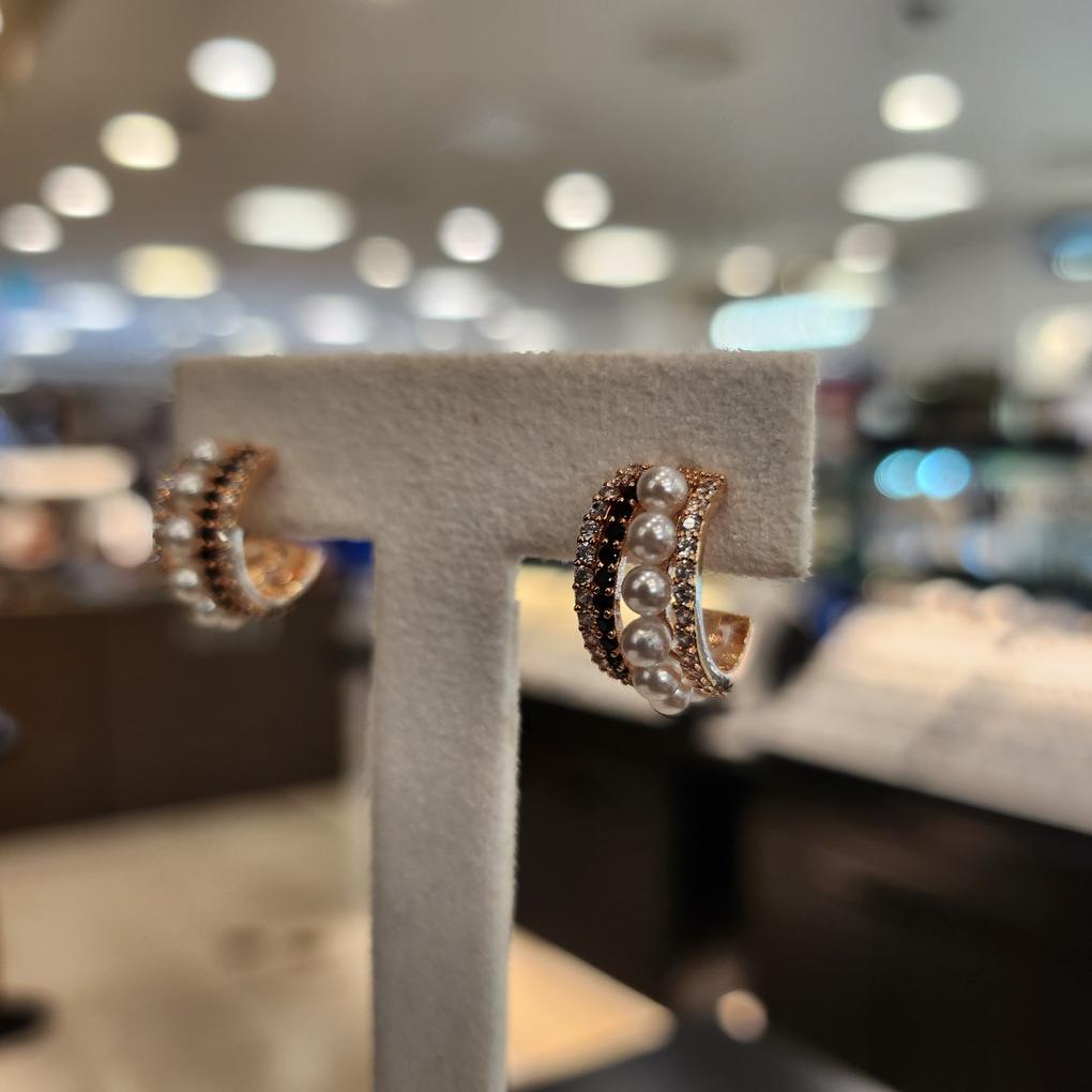 ARTRIA Pearl Unbalanced Cubic E Crescent-Shaped Silver Needle Earrings EQSERKK0006BKF