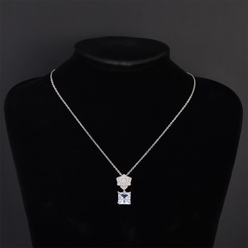 Square Flower Necklace Women'S High-Value Simple And Versatile Trend Zircon Geometric Pendant Exquisite Jewelry