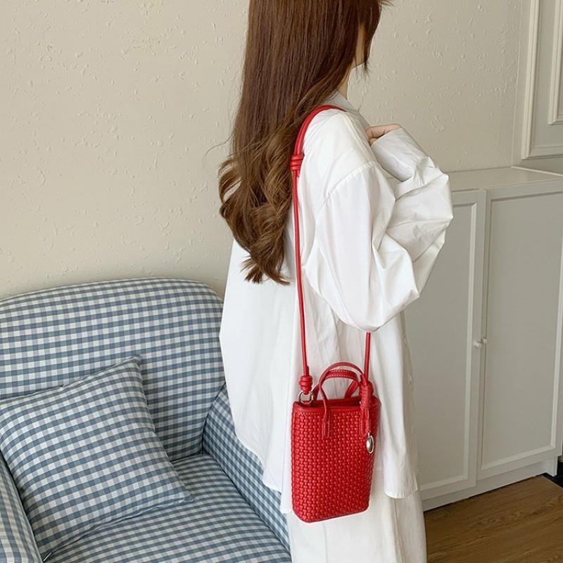Red Hand-woven Mobile Phone Bag 2026 Super Popular Fashionable Handbag Work Commuting One-shoulder Cross-body Women