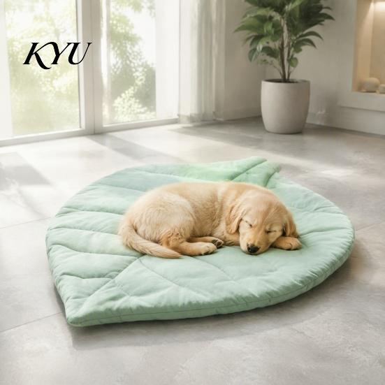 Non Slip Pet Mat for Furniture Leaf Shaped Mat, Soft Reversible Cat Sleeping Pad, Washable Natural Style Bedding Padded Dog Bed Sofa Floor Crate