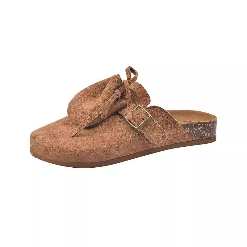 A Lazy Woman In Baotou Wearing A Pair of Retro Lazy Boken Shoes In Spring and Summer