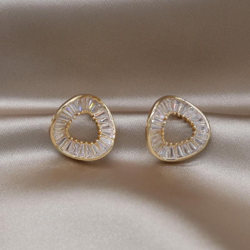 Korea  Fashion Jewelry Luxury Zircon Delicate Round Earrings Micro Inlay High Quality CZ Earrings Ladies Simple Stud Earrings