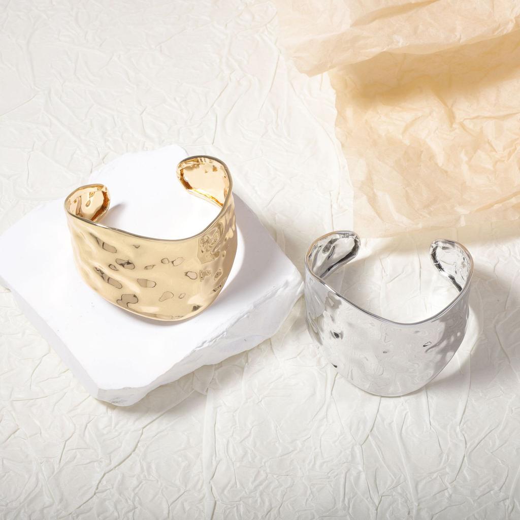 Persönlichkeit: Schlicht und modisch, Metallöffnung, unregelmäßiges geometrisches Damenarmband, vielseitiger lässiger Alltagsstil