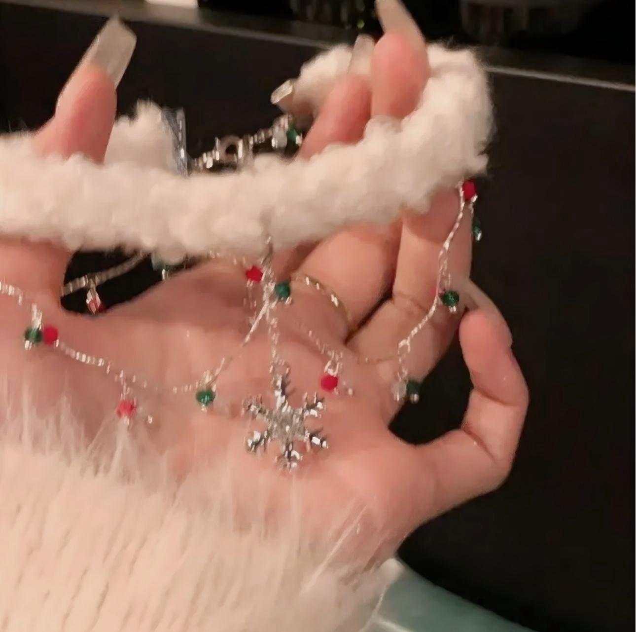 

Christmas Double Snowflake Necklace Women S Plush Choker Neck Chain Collarbone Chain Autumn And Winter Accessories