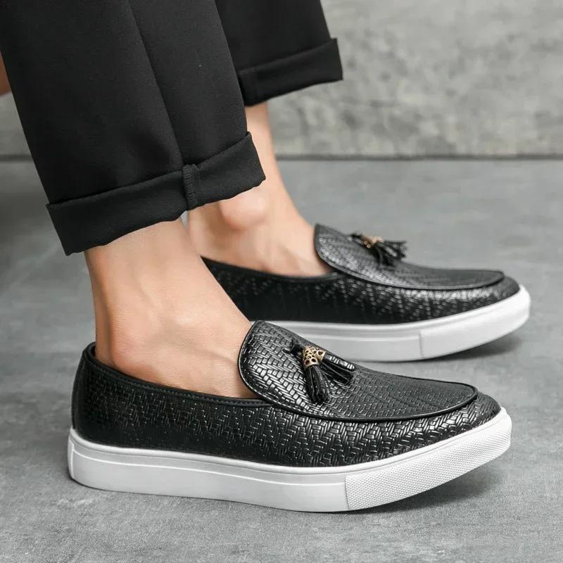 Fashion High Quality Wedding Leather Shoes Men Casual Leather Antiskid Loafers Tassels Leather Dress Business Shoes British Style Shoes