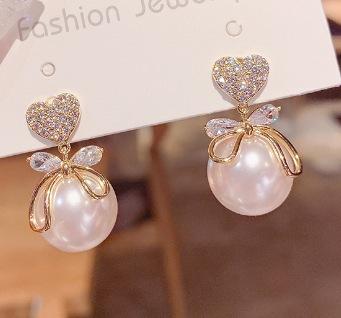 New Korean versatile peach heart pearl earrings, elegant temperament Internet celebrity full of diamond peach heart earrings women