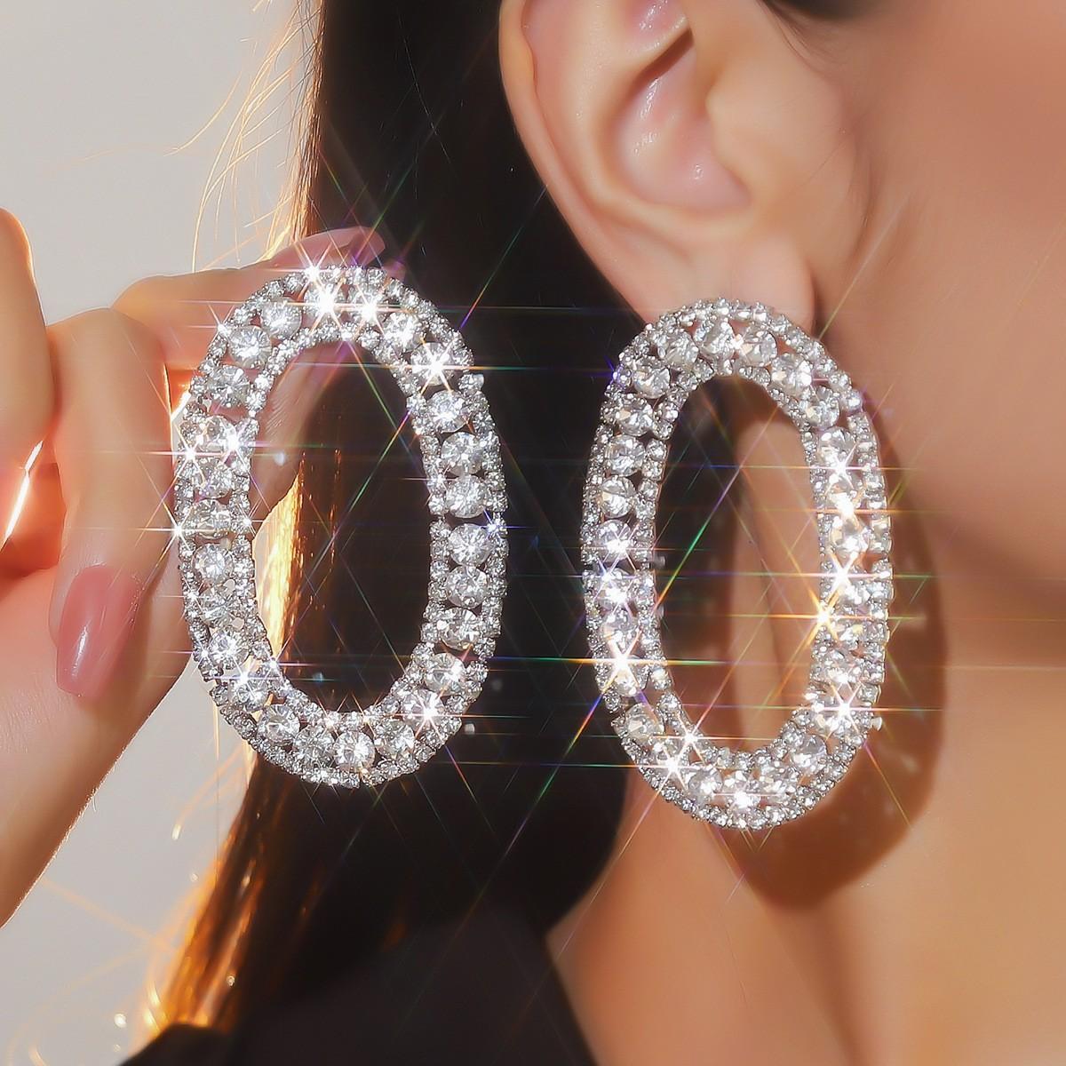 Роскошные серьги с длинной бахромой из страз