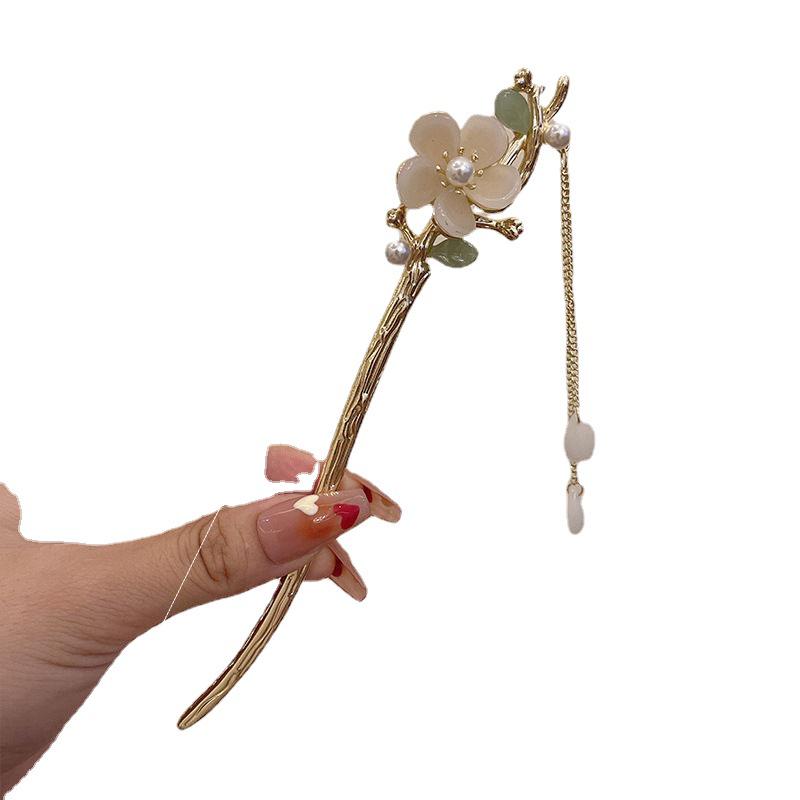 Four Seasons Chinese Tassel Hairpin: Ancient Style Hanfu with Fresh Pearl and Jiangnan Classical Cheongsam Hair Accessory