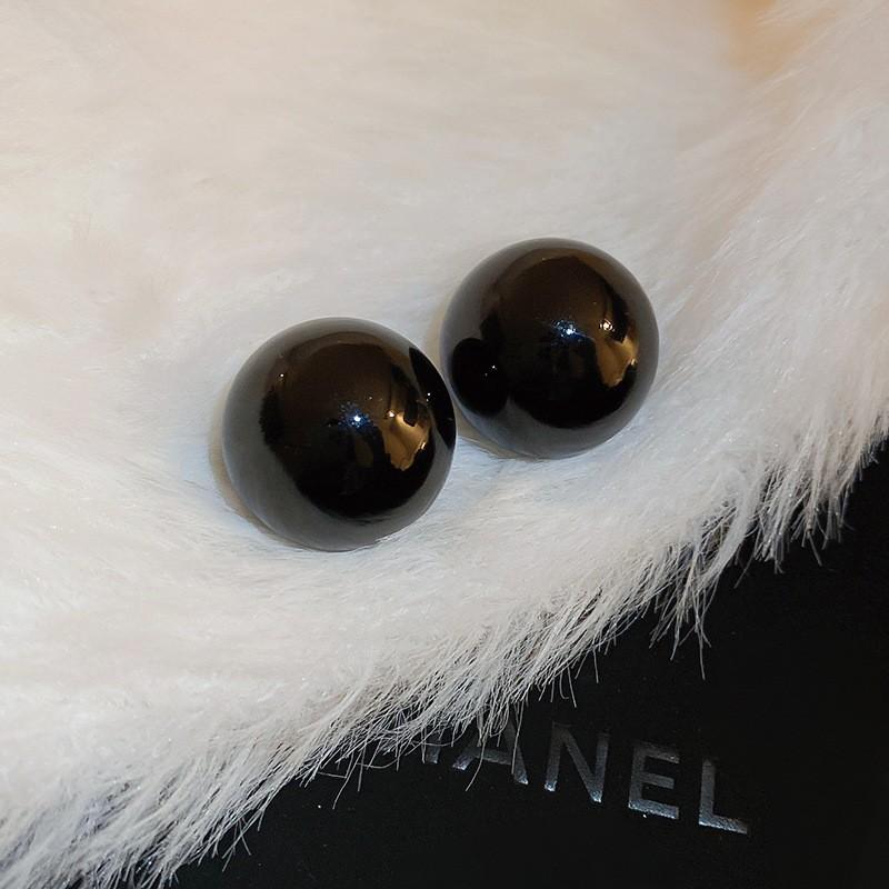 Silver needle imitation shell pearl oversized exaggerated round earrings simple versatile stud earrings niche light luxury earrings
