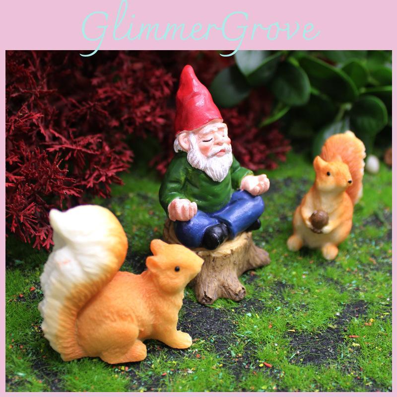 Resin Garden Miniature Figurine Set With Dwarf And Squirrel Decor For Home And Office