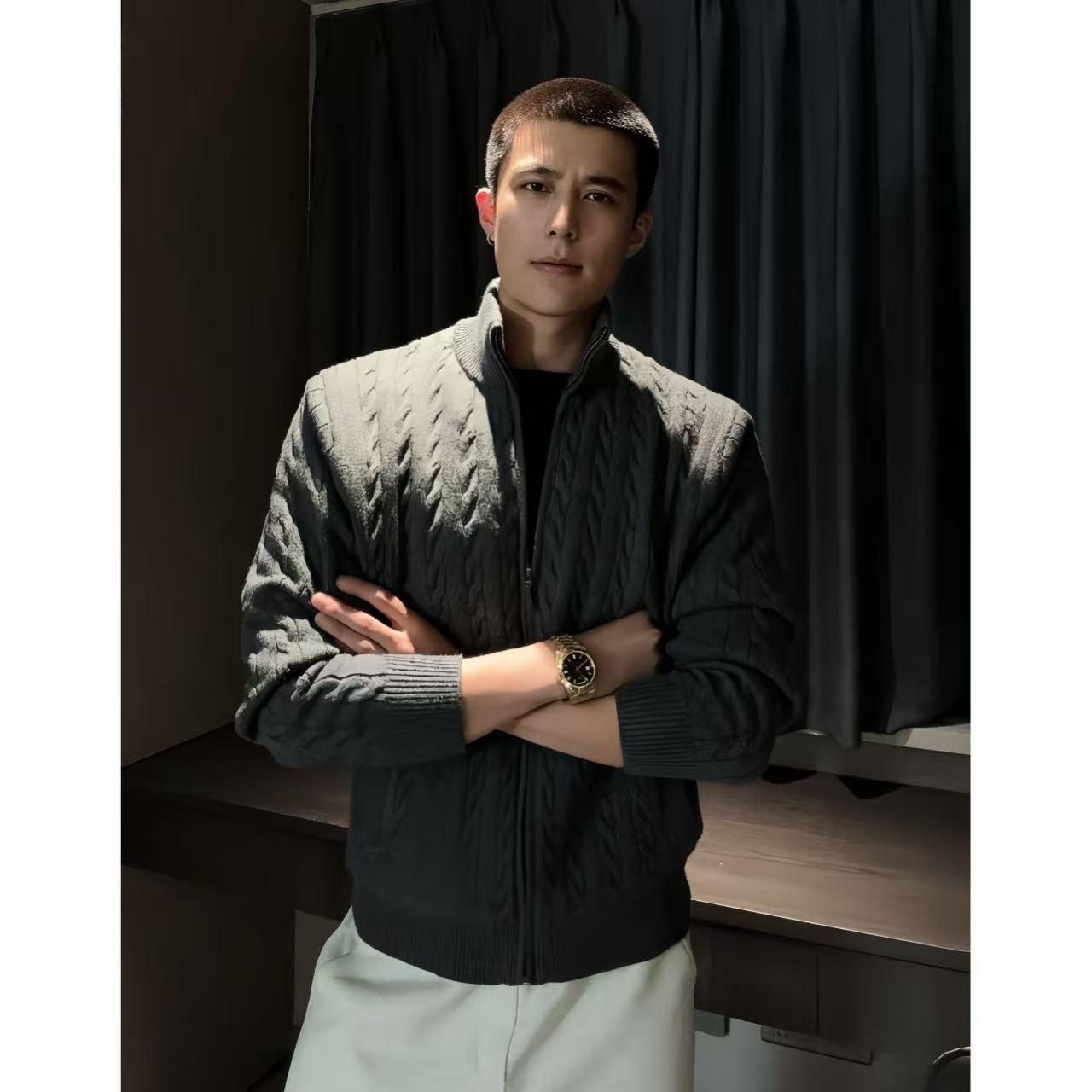 

Men s American Retro Cable Knit Jacquard Stand Collar Cardigan Sweater (Spring/Autumn 2025) Extra Extra Large сірий колір
