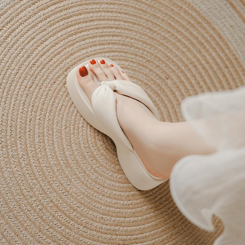

Thick-soled flip-flops for women s summer outer wear 2025 spring and summer new fashion Japanese shit-stepping feeling sandals muffin bottom 40