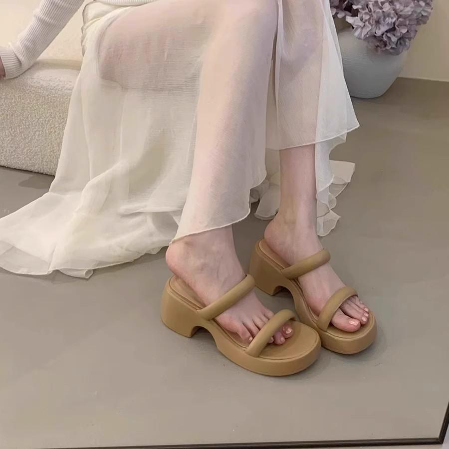 French thick-soled heightened open-toe slippers women's 2025 new fashion versatile with skirt cool slippers