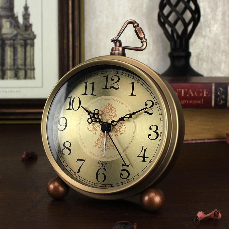 Metal Retro Alarm Clock Creative Desktop Clock Ornament Desk Clock