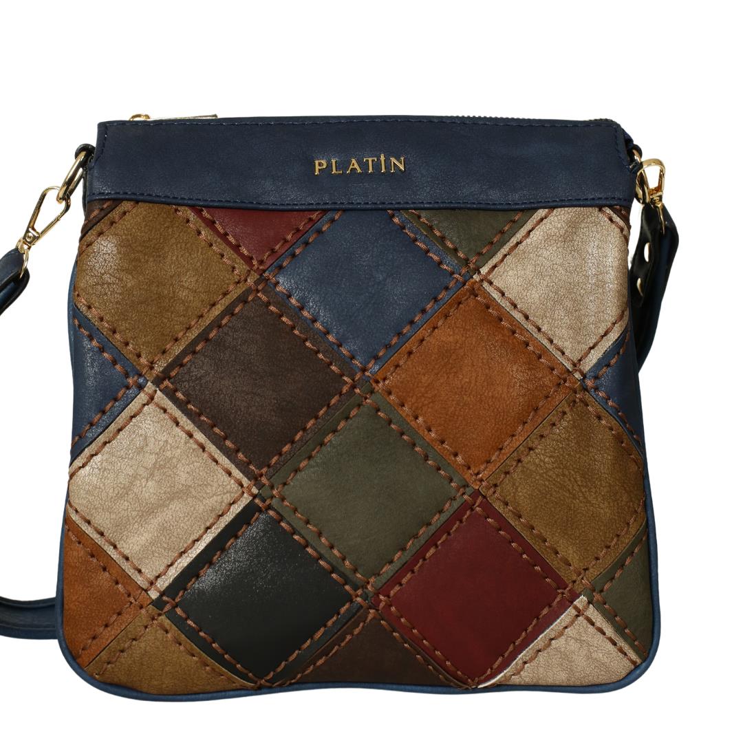 

Женская повседневная модель со стильной сумкой