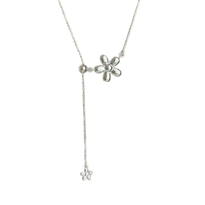 Japanese & Korean Minimalist Flower Pendant Clavicle Necklace: Light Luxury Style for Women