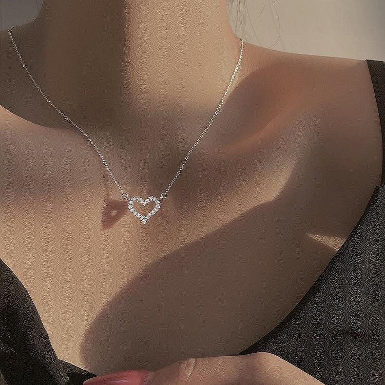 Luxury Women's Zircon Heart Pendant Necklace - Elegant Micro-Paved Clavicle Chain