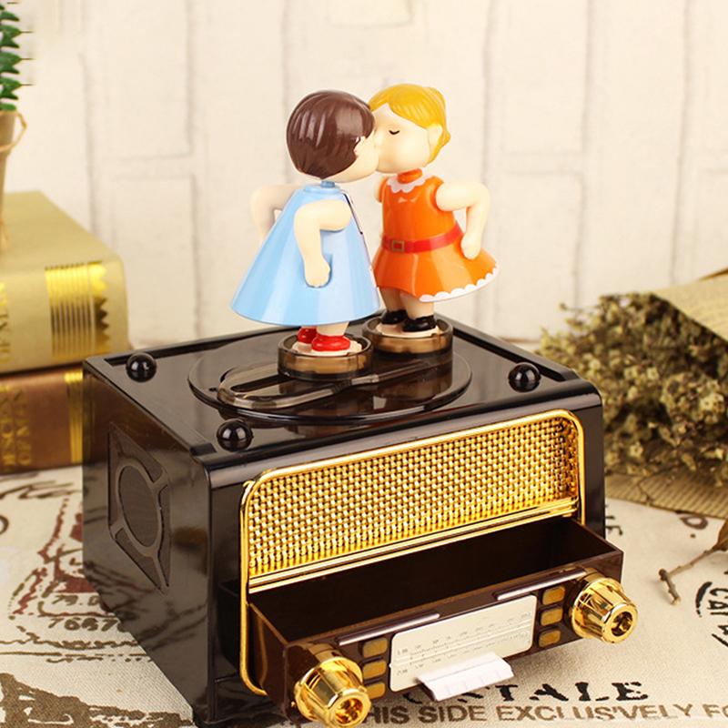 Couple Kiss Music Box Birthday Gift Party Supplies Music Box Diy Radio Shape Antique Carved Musical Box Home Decor