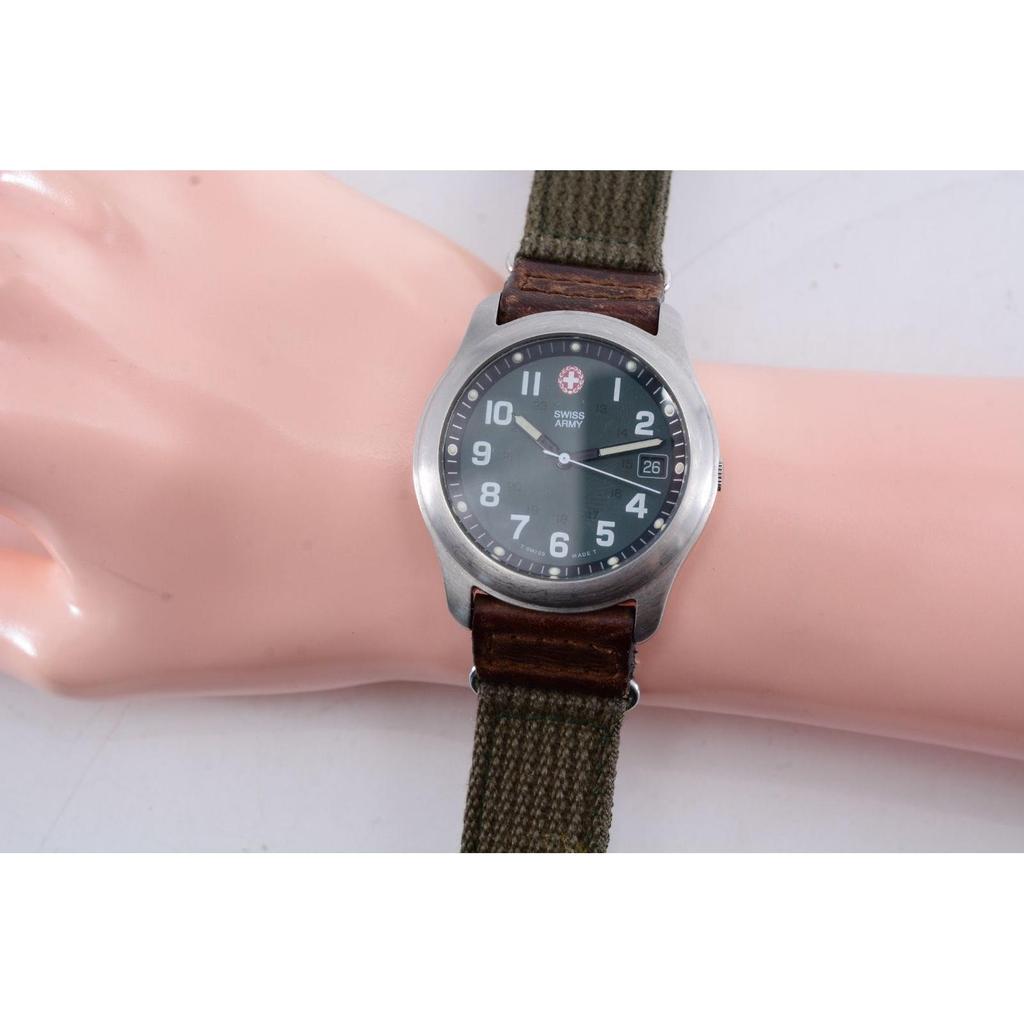 Used VICTORINOX 25322 Crusader Quartz Watch Men's Operating Item