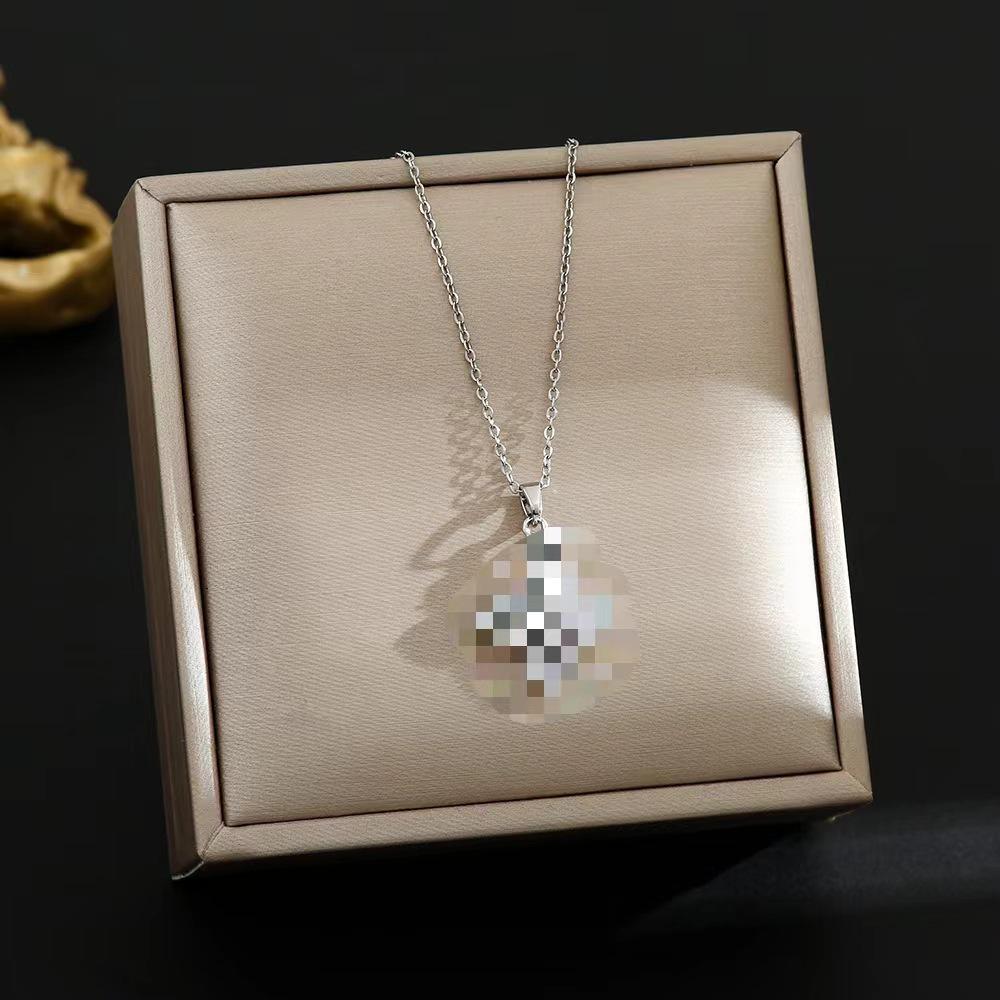 Elegant Gold-Plated Chinese-Style Four-Leaf Clover Necklace with Imitation Hetian Jade Pendant for Women