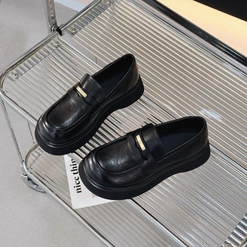 

Универсальные легкие маленькие кожаные туфли с юбками осенние новые туфли на одной педали из мягкой кожи на платформе женские туфли 40