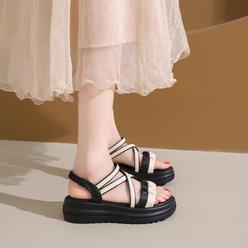 Sandale de plajă pentru femei 2025 Tocuri groase de lux Vârf deschis Vară fete confortabile modă perle asortate cataramă plisată