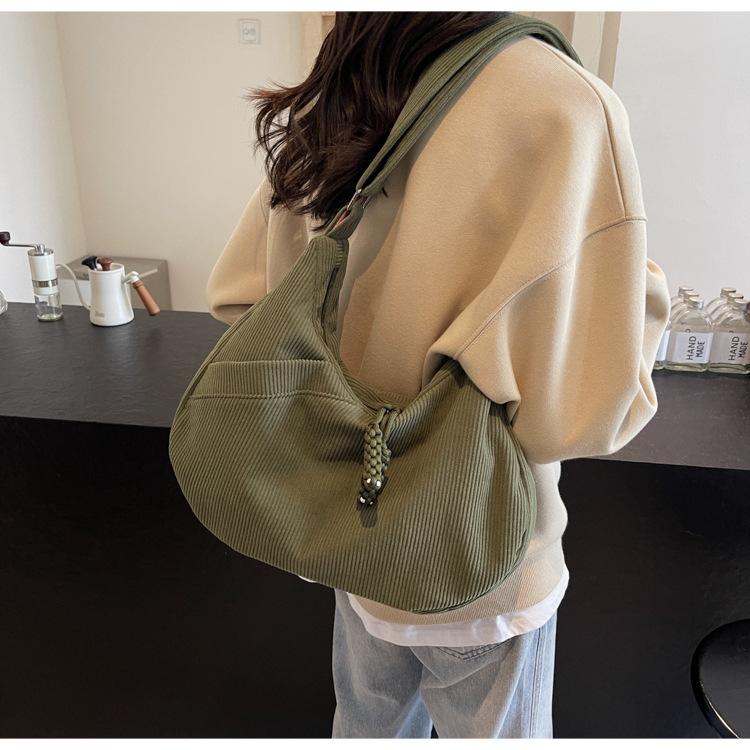 Corduroy dumpling bag women's Japanese high-grade texture versatile large-capacity shoulder messenger bag class commuter bag