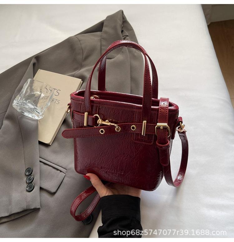 This year's popular bags women's 2025 new fashion fashion retro handbag commuter shoulder crossbody bucket bag