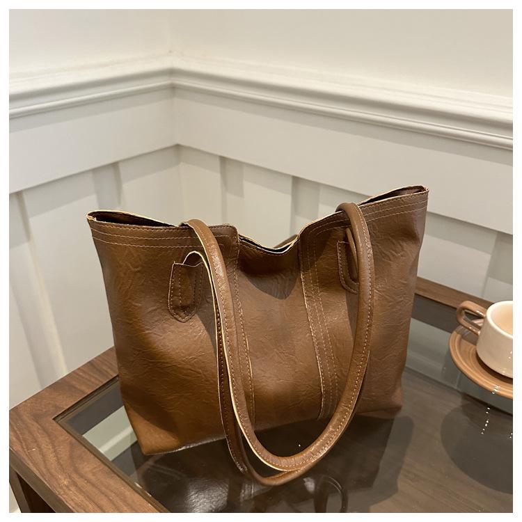 Korean Casual Large Capacity Women's Tote Bag - 2024 Trendy Simple Handbag for Versatile Commutes