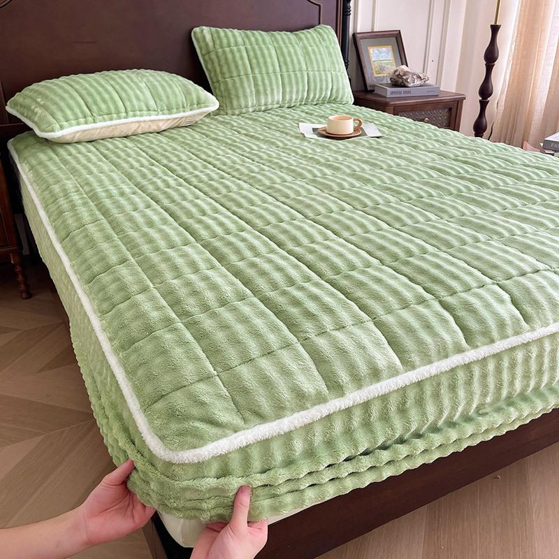 2026 Milk Velvet Cotton Quilted Bed Sheet Thickened Bed Cover Winter Plush Mattress Coral Velvet Protective Cover