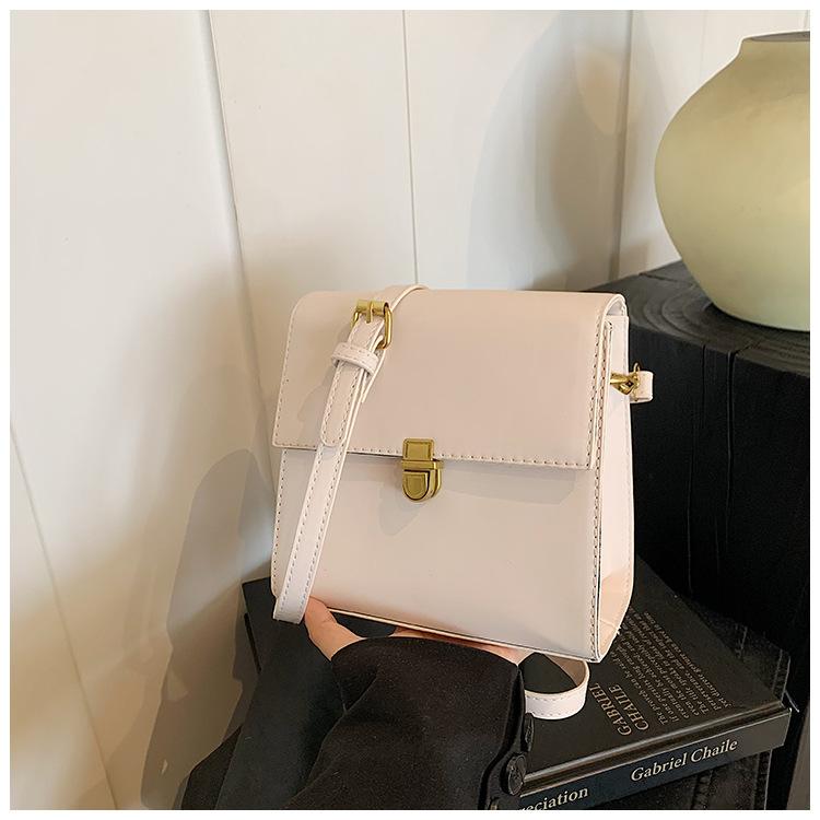 

Retro Hong Kong style bag women s 2025 new trendy versatile messenger bag fashionable foreign style solid color flip shoulder bag women