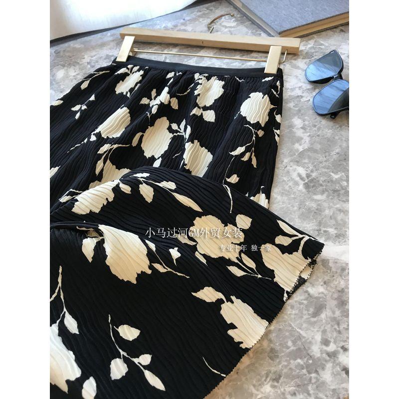

Amazing! Wear Elegance Goddess Temperament! Black and White Retro Print Elegant Slim Looking Pleated High Waist Women s Skirt White flowers on black background M