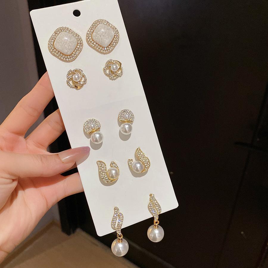 Zircon Irregular Round Pearl Earrings Light Luxury Premium Stud Earrings French Exquisite Versatile Earrings