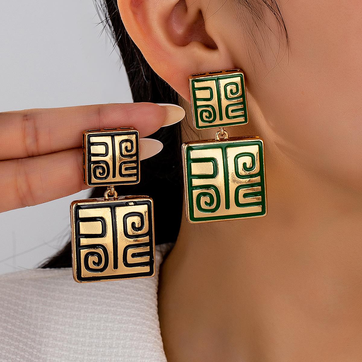 

Модные серьги-подвески для женщин золотой