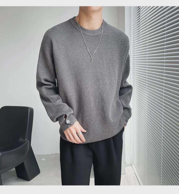 Weißer Herrenpullover mit Rundhalsausschnitt und geteilten Ärmeln