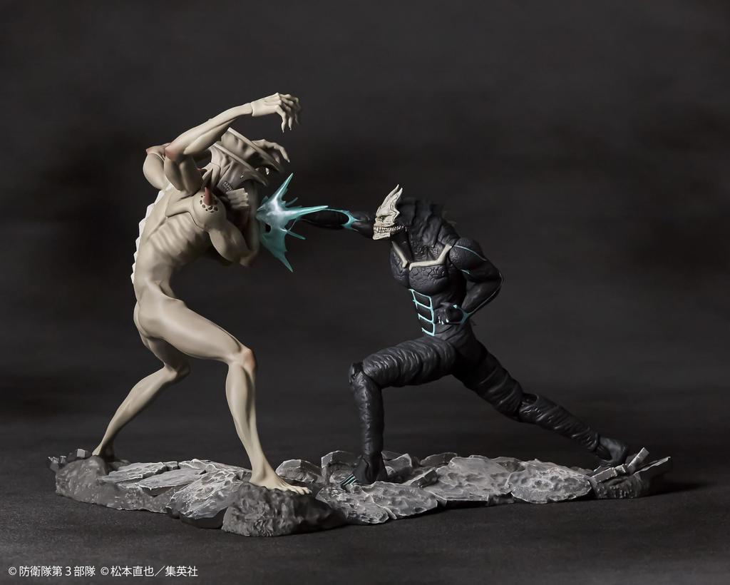 Kaiyodo Anime "Kaiju No. 8" Kaiju No. 8 vs. Kaiju No. 9 1/18 Scale PVC Painted Complete Figure