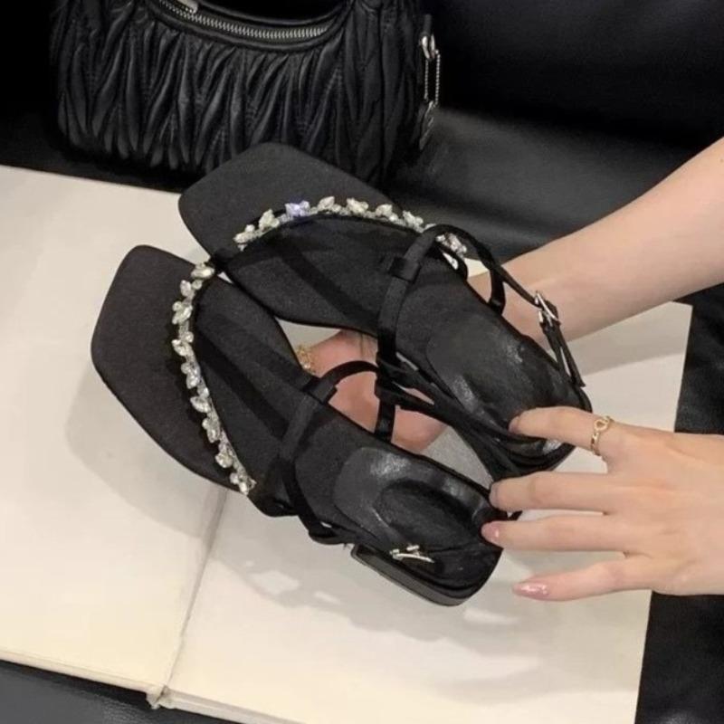 Fashion New Rhinestone Buckle Strap Clip Toe Flat Sandals Women's Summer Roman Beach Shoes Open Toe Non-slip Women's Shoes