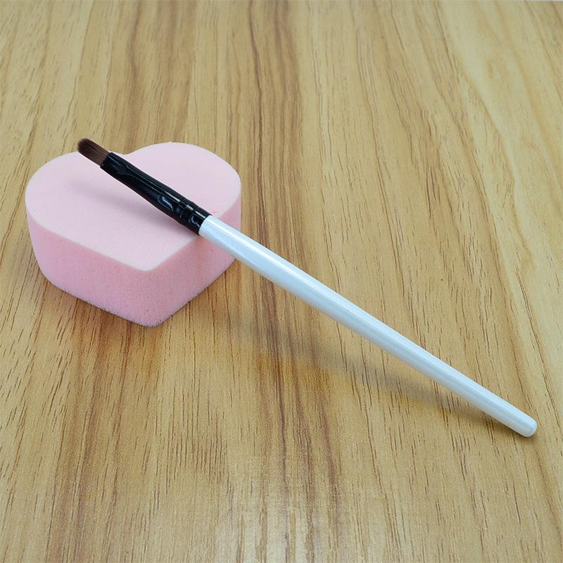 Long Handle Synthetic Fiber Lip Brush with Wooden Handle for Makeup and Concealer