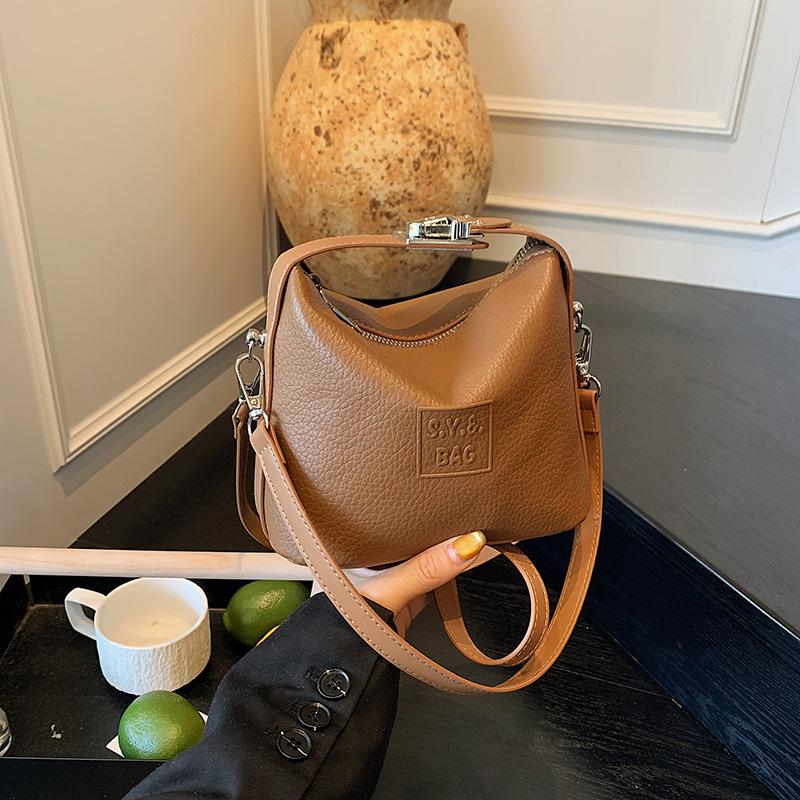2025 new niche single shoulder high value fashion messenger bag women's bag niche large capacity handbag women